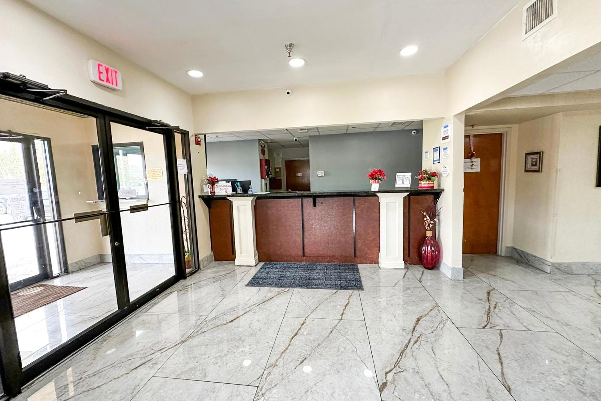Oyo Hotel Rome West Ga Bagian luar foto