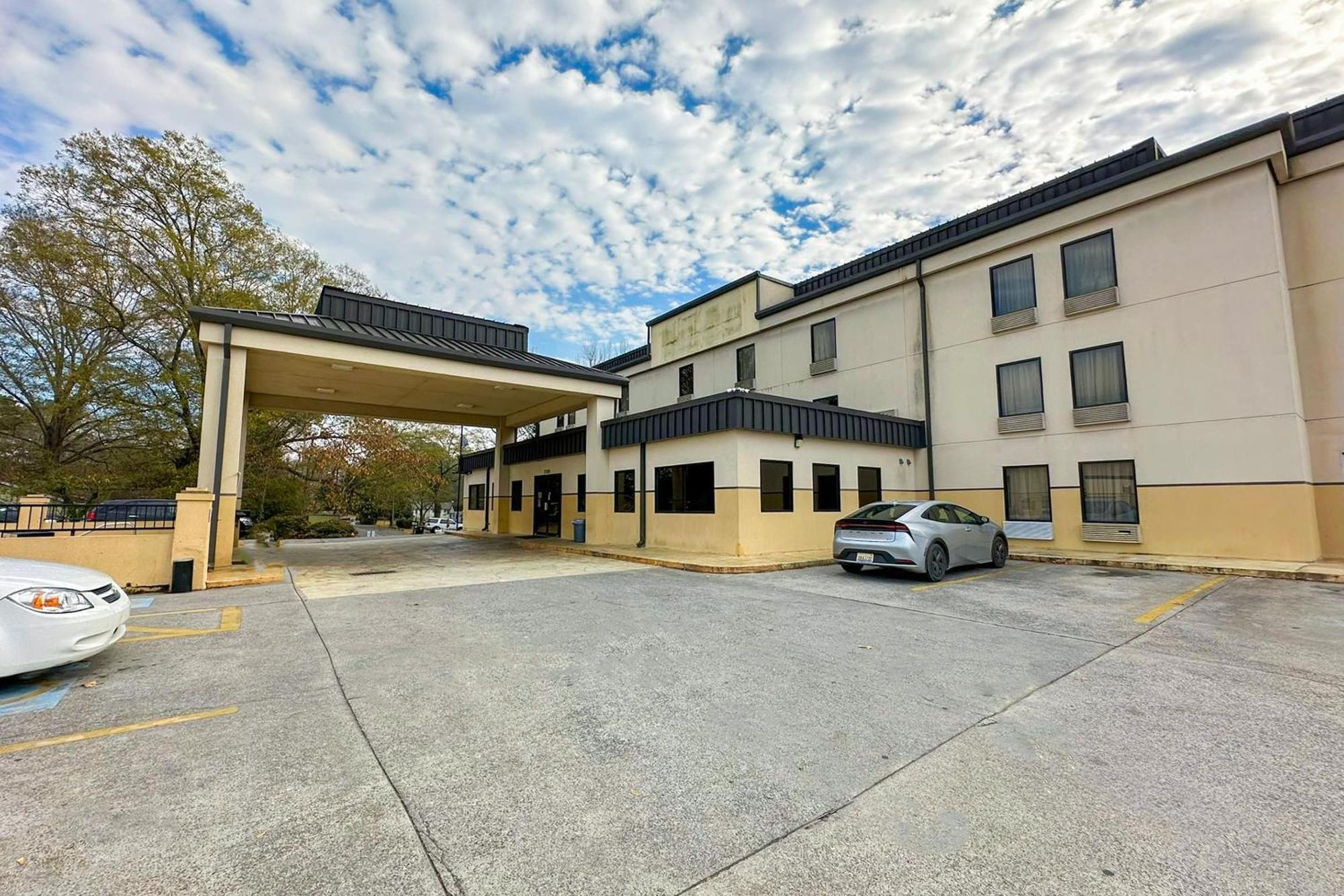Oyo Hotel Rome West Ga Bagian luar foto