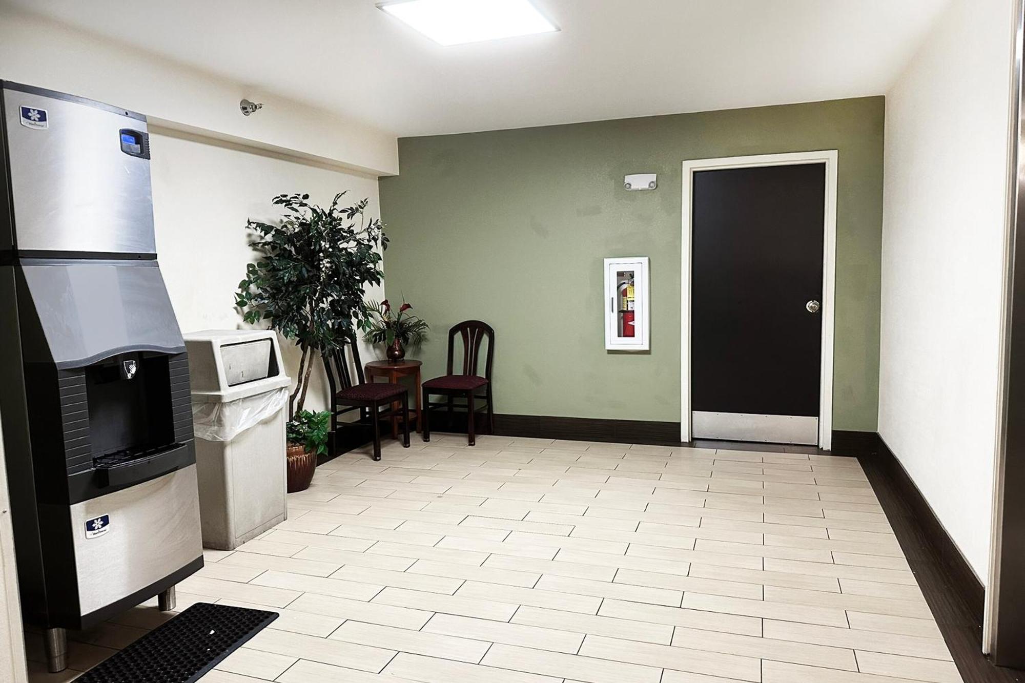 Oyo Hotel Rome West Ga Bagian luar foto