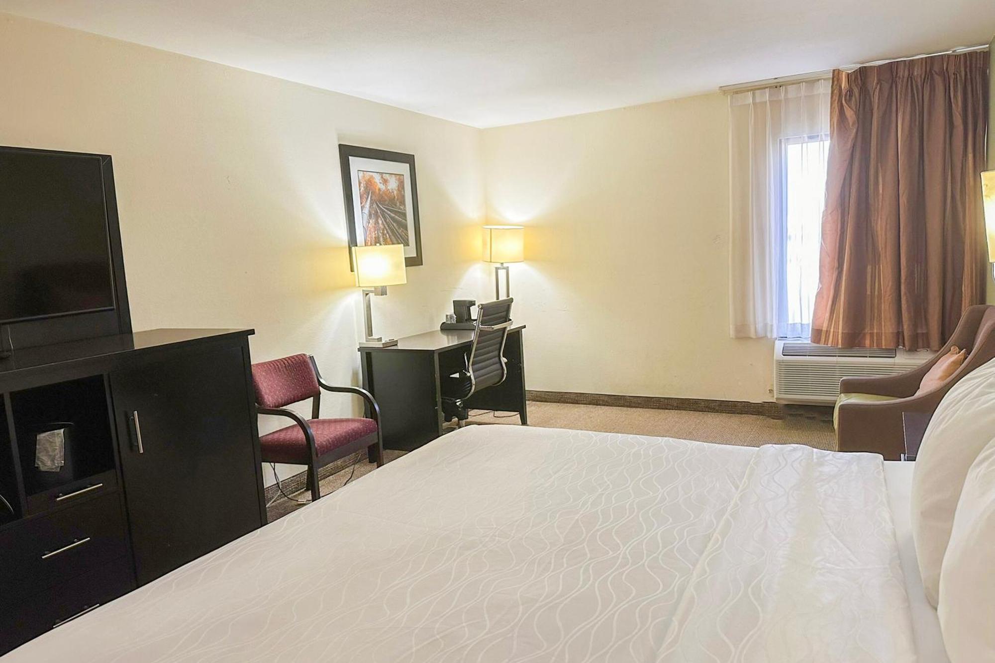 Oyo Hotel Rome West Ga Bagian luar foto