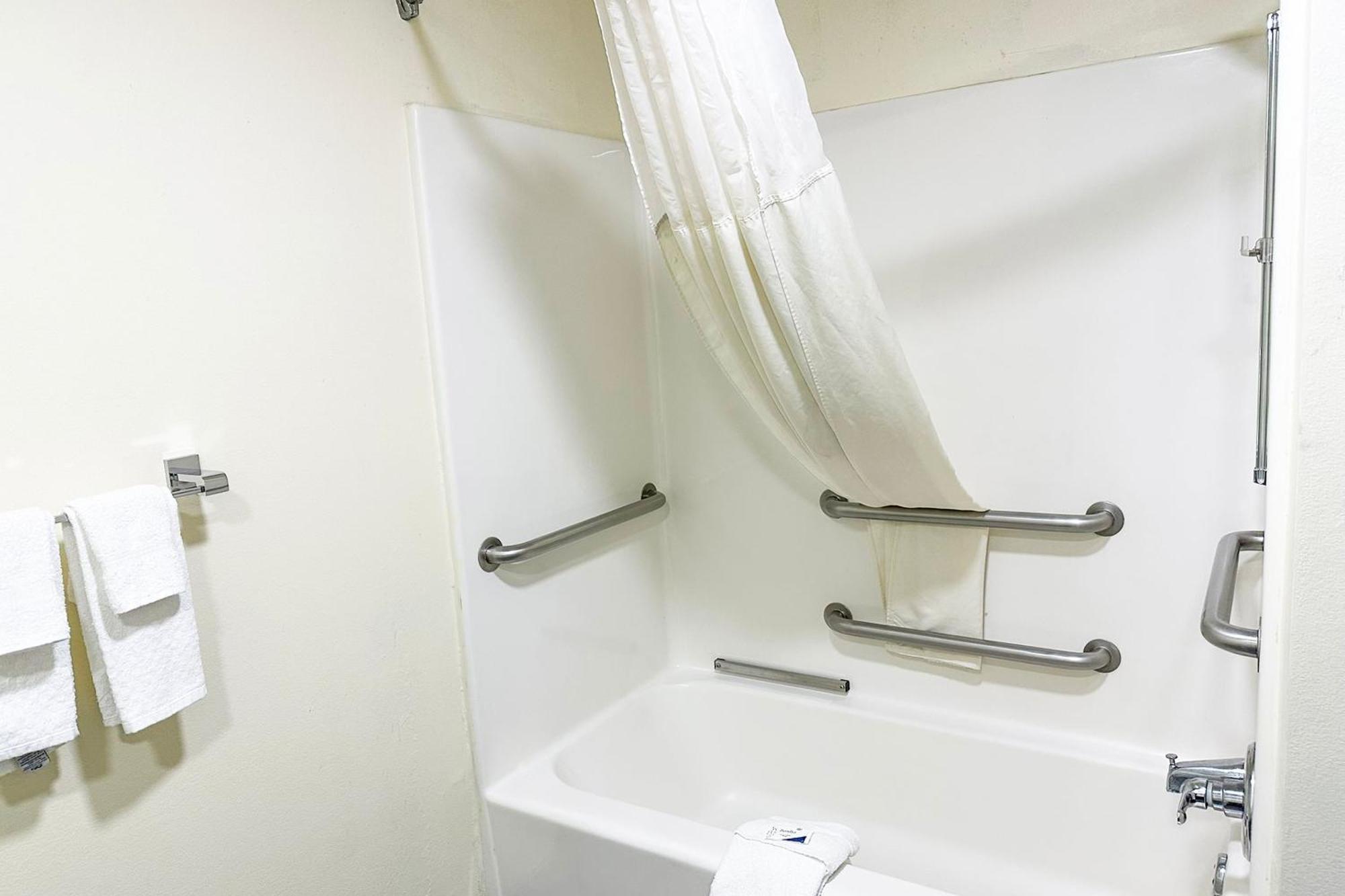 Oyo Hotel Rome West Ga Bagian luar foto