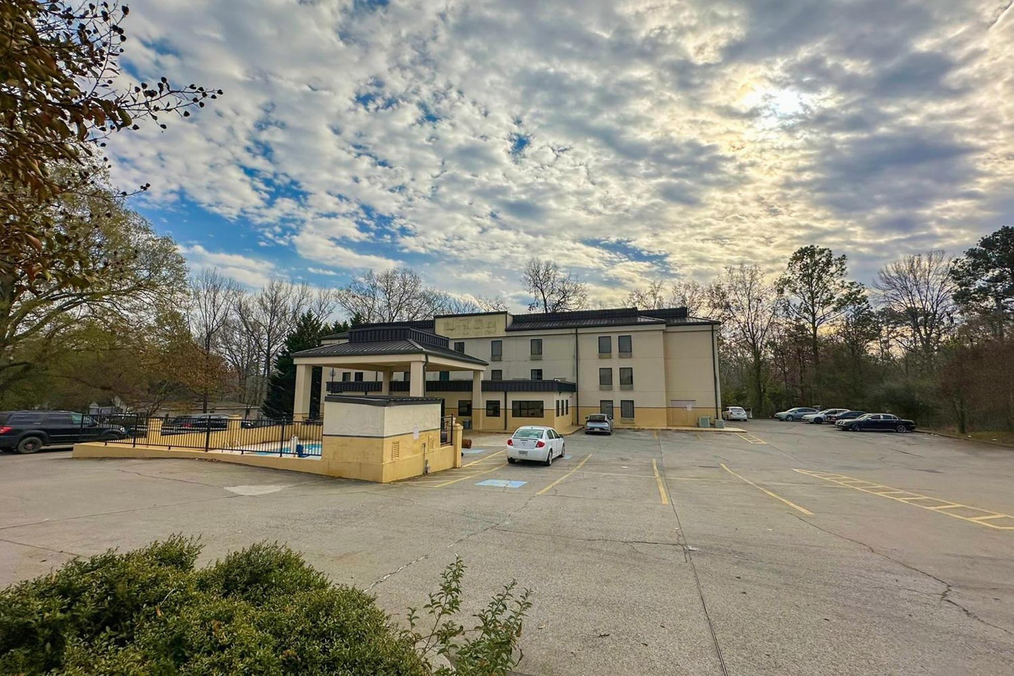 Oyo Hotel Rome West Ga Bagian luar foto