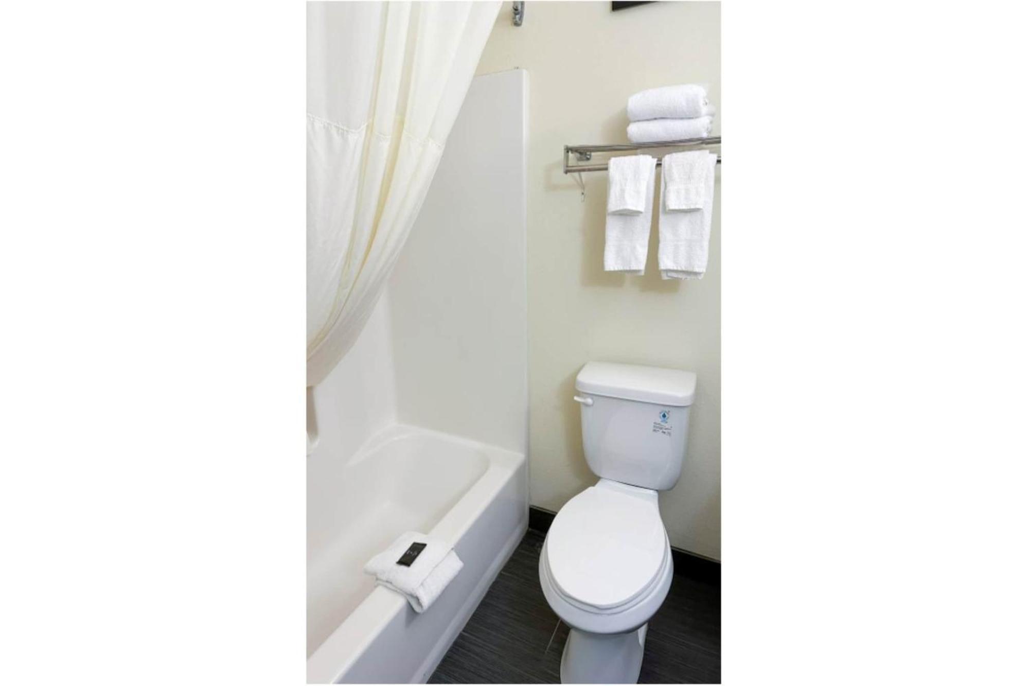 Oyo Hotel Rome West Ga Bagian luar foto