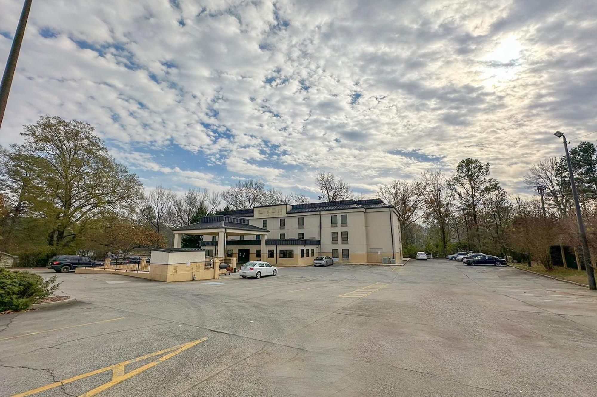 Oyo Hotel Rome West Ga Bagian luar foto
